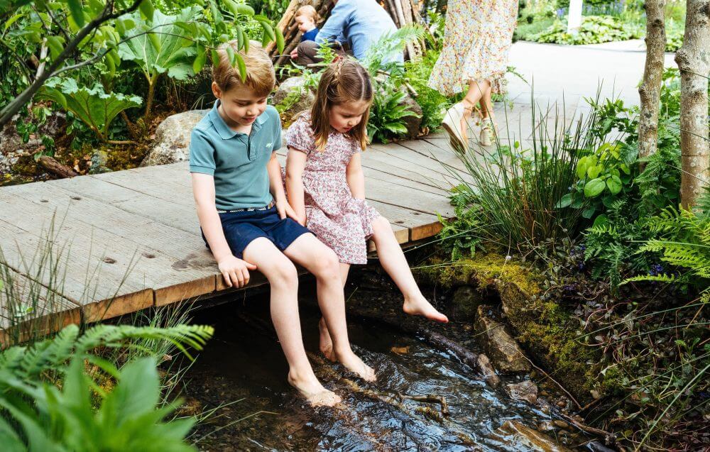 Prince George and Princess Charlotte dip their toes